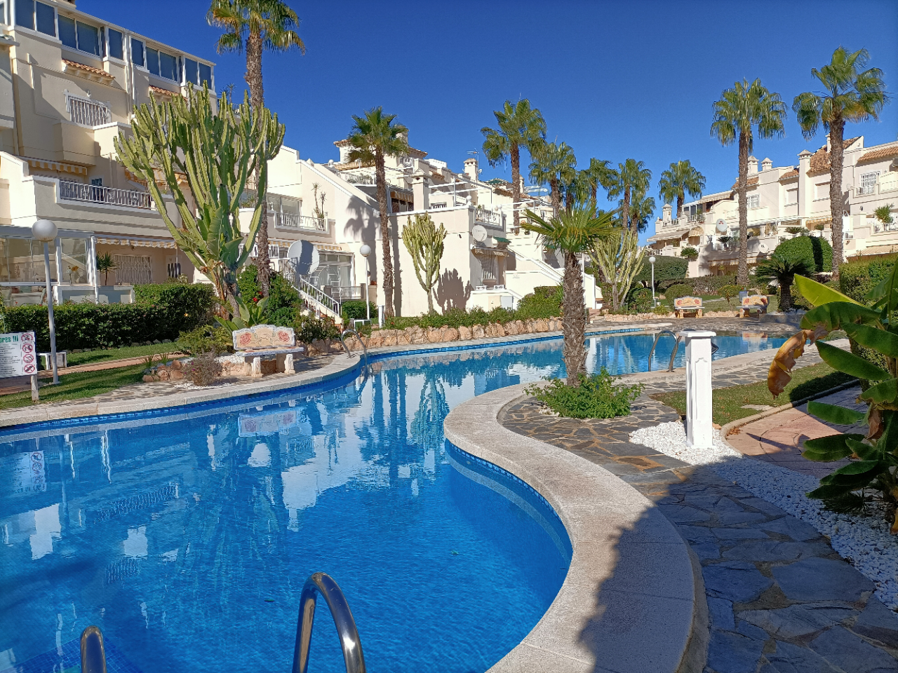 España – Costa Blanca, Playa Flamenca, precioso bungalow en medio de una zona de piscina tropical