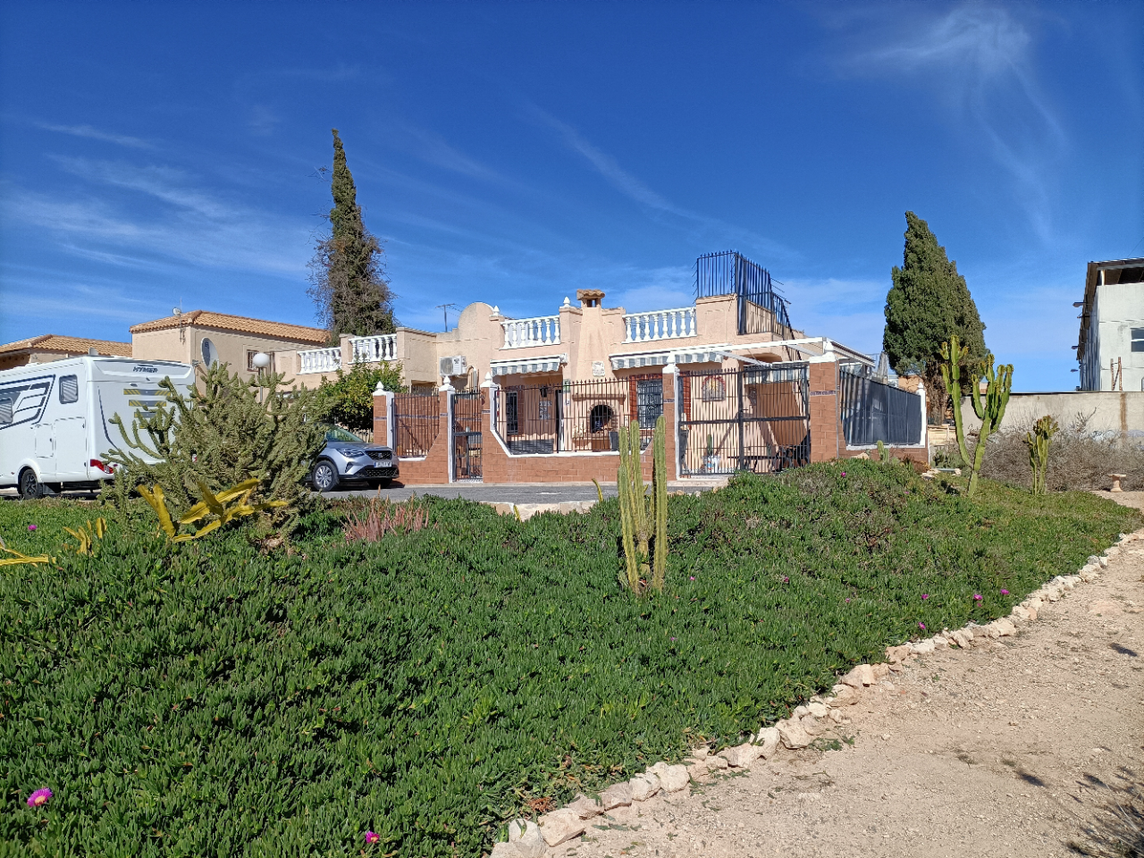 SPAIN Costa Blanca Torrevieja, very well maintained corner house with a view of the salt lake