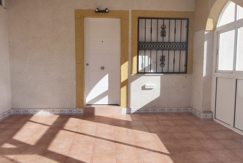 FOTO-5-PORCHE-CUBIERTO-ENTRADA-VIVIENDA-1110x623