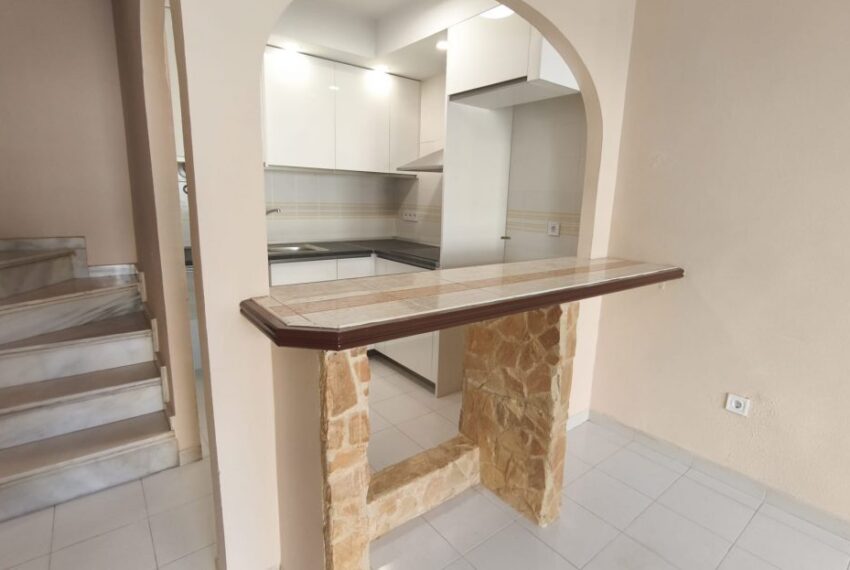 FOTO-8-DETALLE-COCINA-Y-ESCALERAS-INTERIORES-1110x623